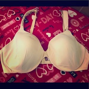 Victoria’s Secret bra 38D